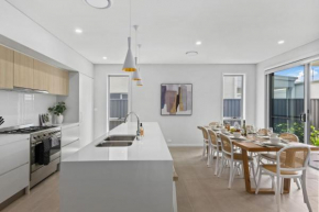Marina Escape - Contemporary Coastal Living